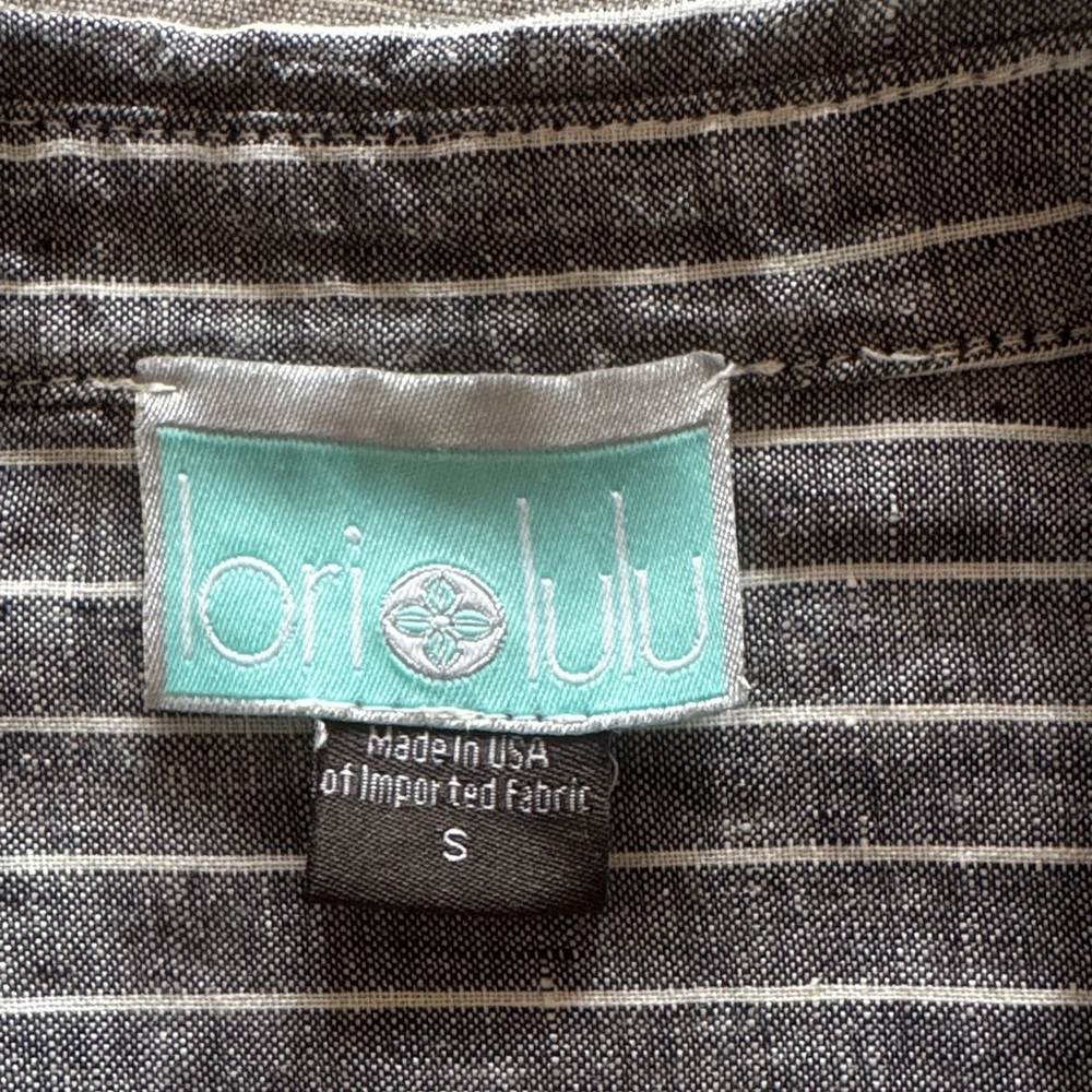 Chic Gray Striped Button Down Shirt - image 4